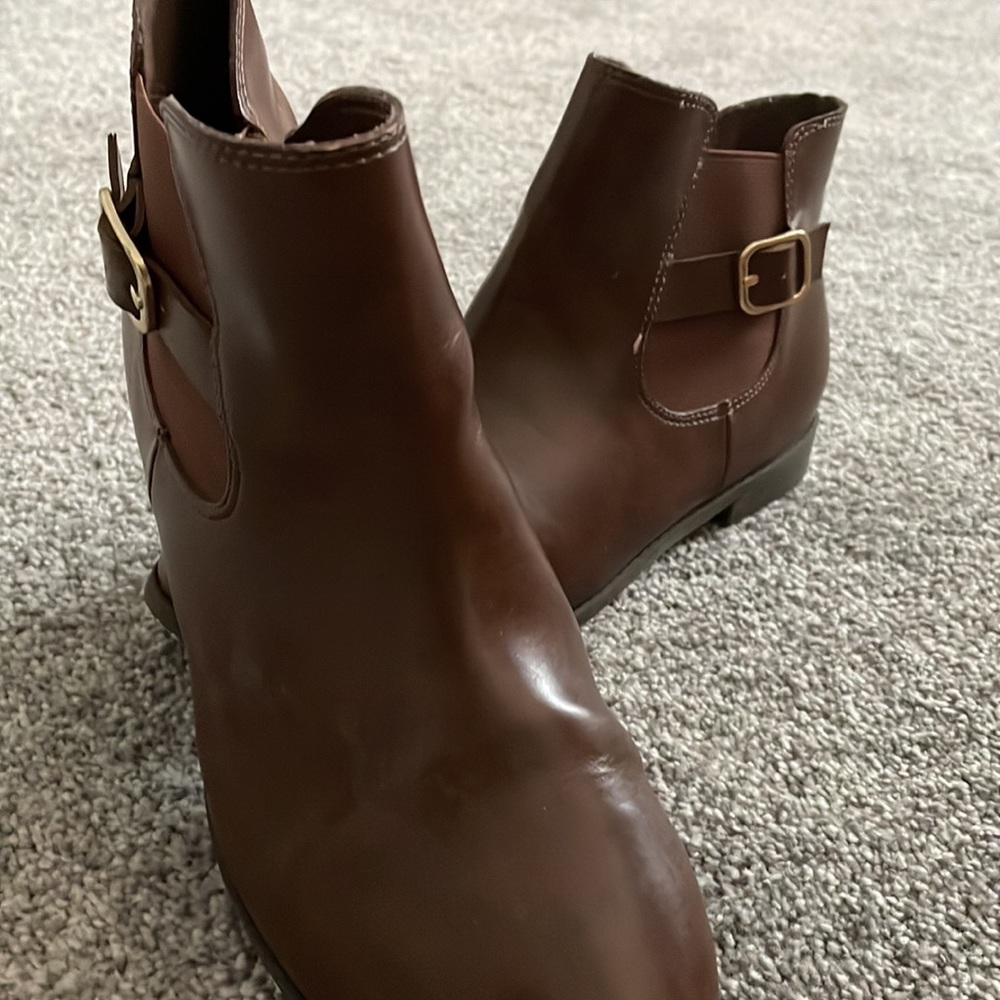 Brown boot for women from Vietnam, beautiful and very comfortable